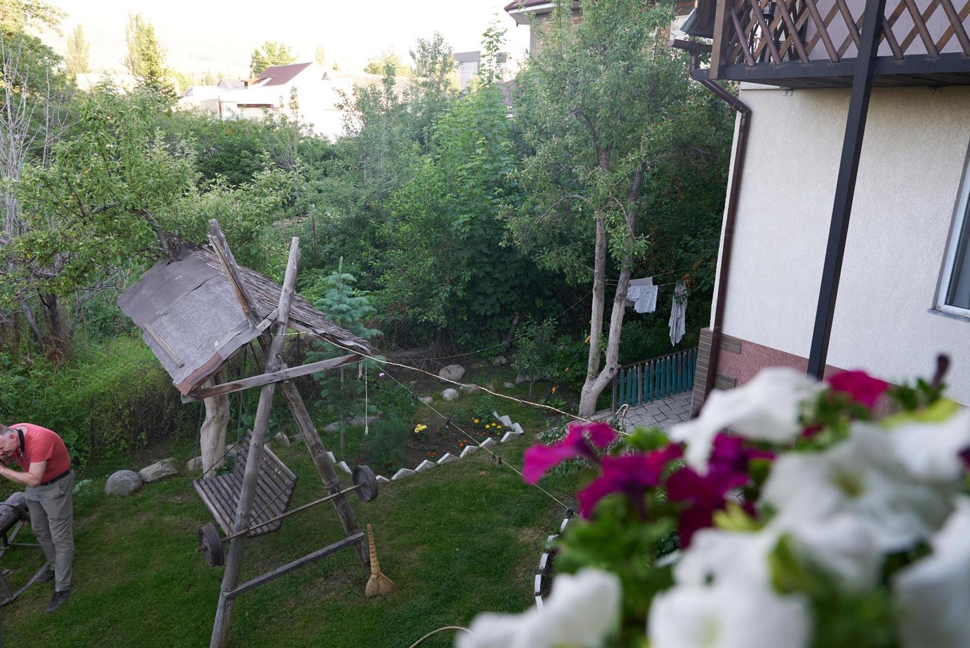 Argo Guest House Karakol Extérieur photo