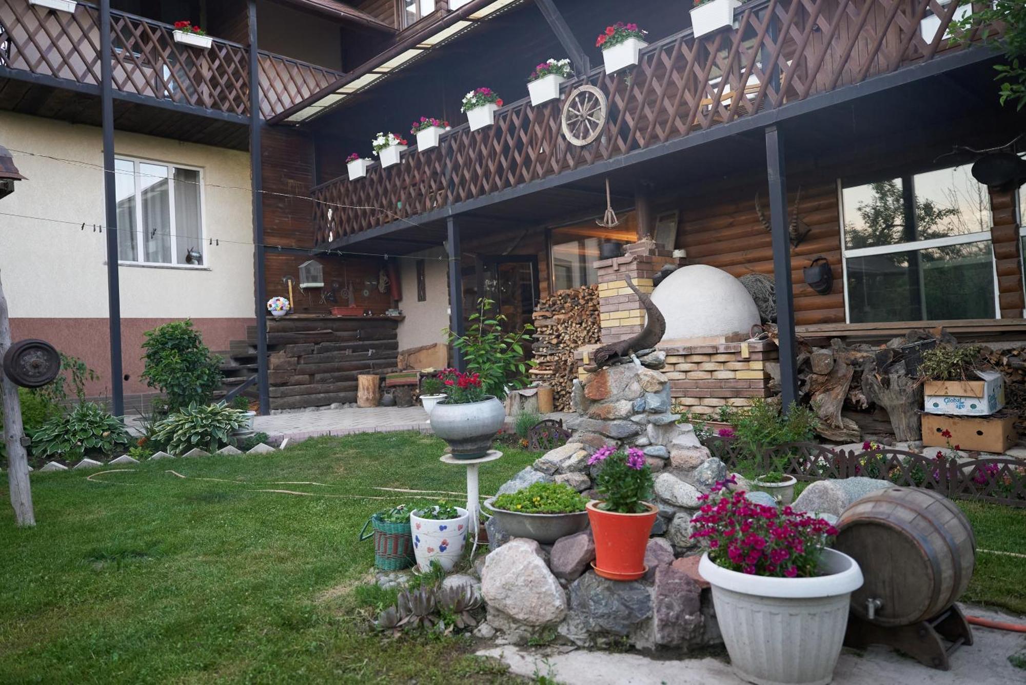 Argo Guest House Karakol Extérieur photo
