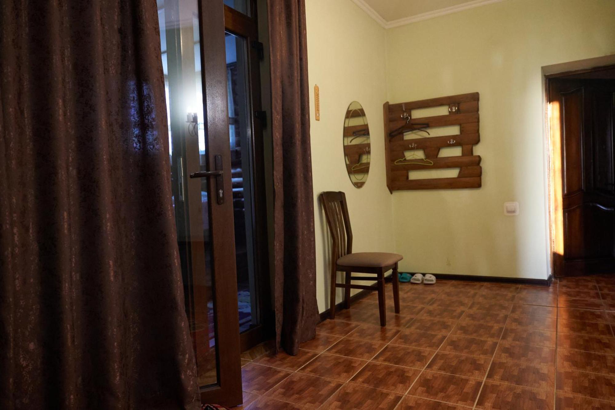 Argo Guest House Karakol Extérieur photo